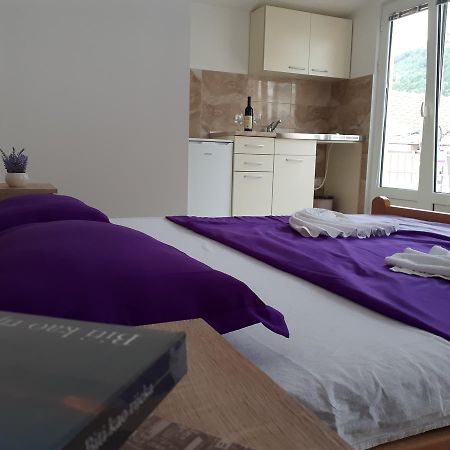 סוטומורה Apartments Vitic מראה חיצוני תמונה