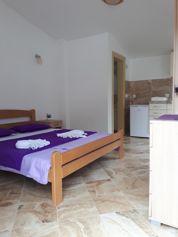 סוטומורה Apartments Vitic מראה חיצוני תמונה