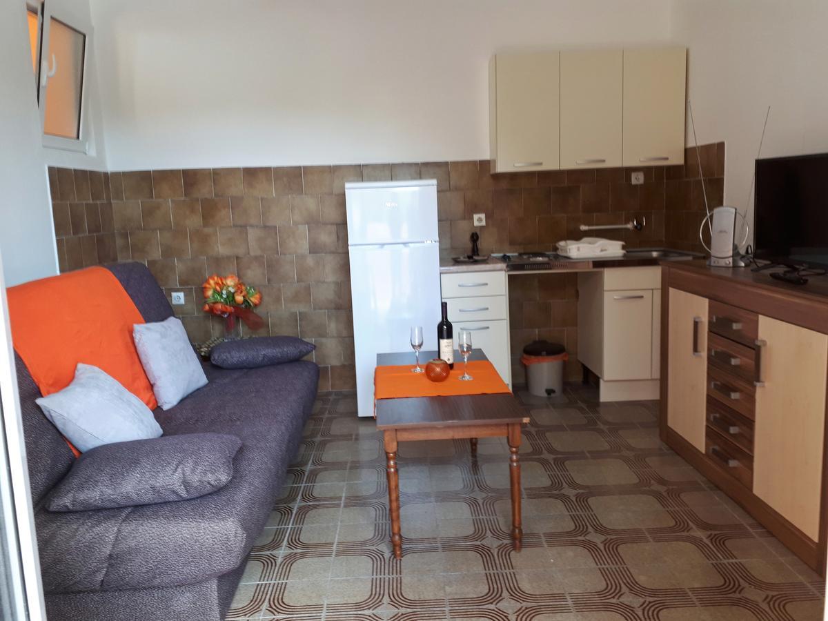סוטומורה Apartments Vitic מראה חיצוני תמונה